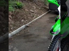 250cc motocicleta, sólido diseño del chasis y neumáticos potentes y sistema de suspensión, aspecto exquisito