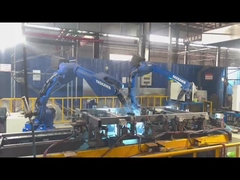 Proceso de producción de la fábrica de triciclos operación eficiente de los robots y cooperación tácita de los trabajadores